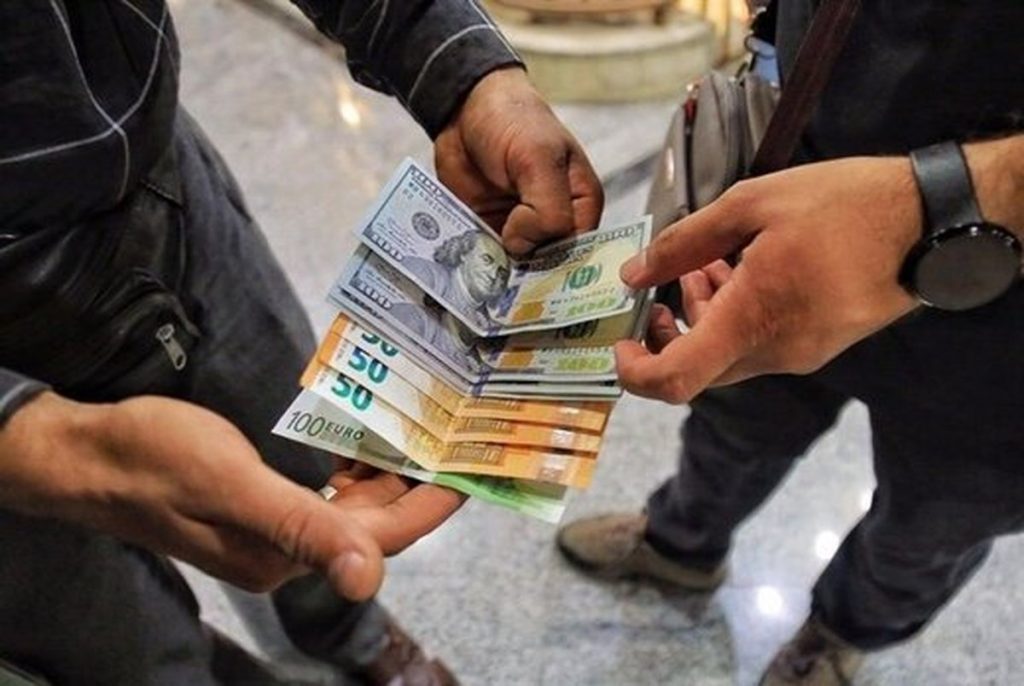 پیشگویی یک کارشناس درباره نرخ دلار و طلا در آینده/ اگر همه تحریم‌ها لغو شود، دلار را در چه نقطه قیمتی می‌بینیم؟