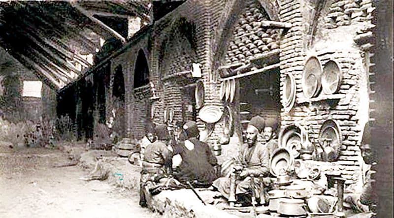 گذار جامعه ایران به سرمایه‌داری وابسته - بنکر